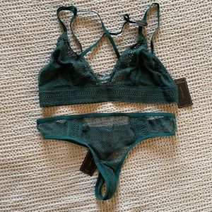 Dark green delicate lingerie set